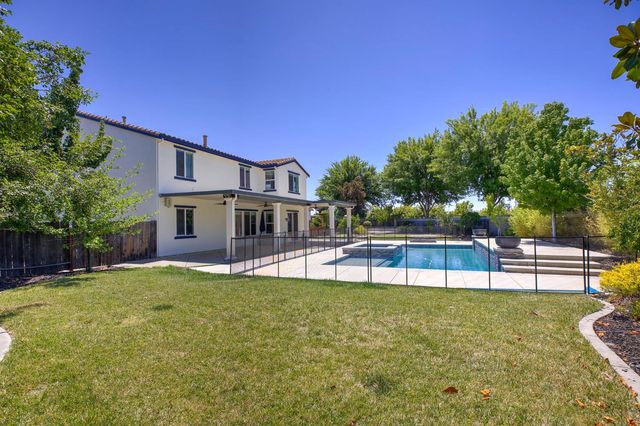 2272 Hartland Cir, Roseville, CA 95747