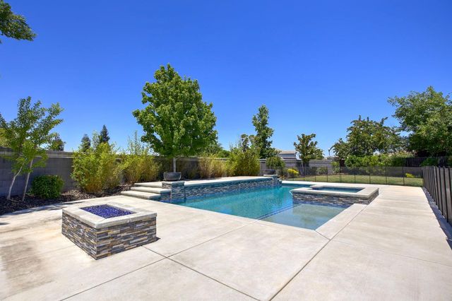 2272 Hartland Cir, Roseville, CA 95747