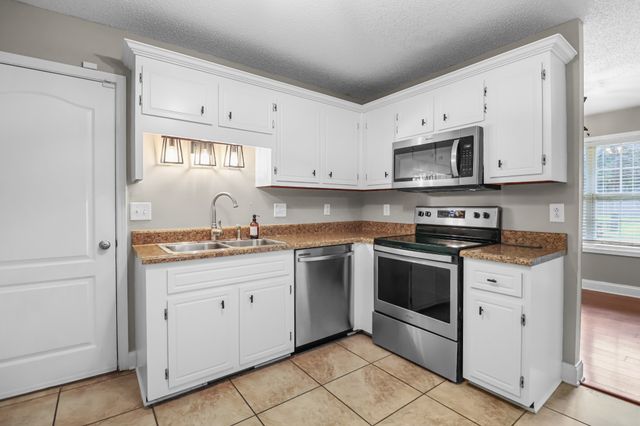 3795 McAllister Dr, Clarksville, TN 37042