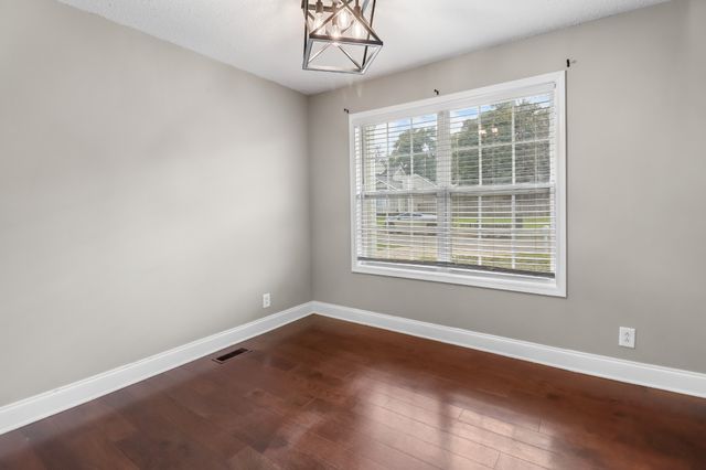 3795 McAllister Dr, Clarksville, TN 37042