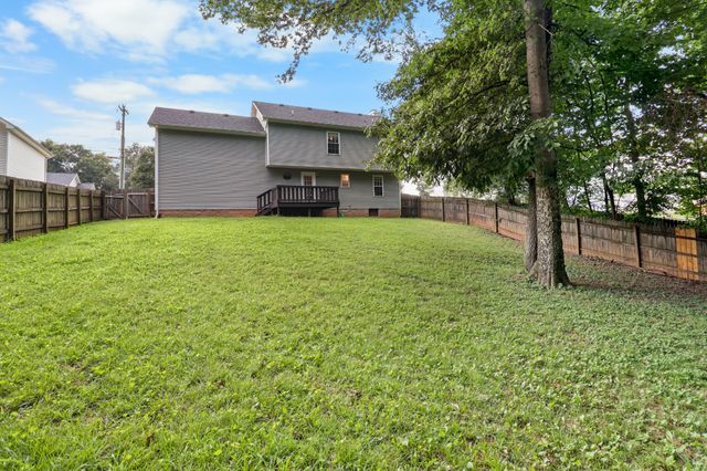 3795 McAllister Dr, Clarksville, TN 37042