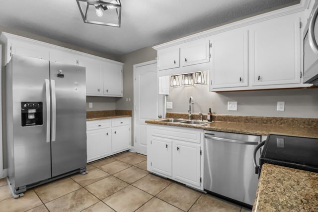 3795 McAllister Dr, Clarksville, TN 37042