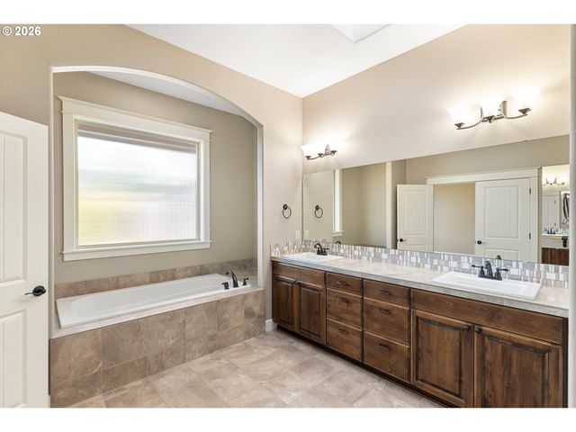 5700 Nw 147TH Way, Vancouver, WA 98685