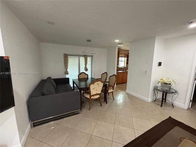 150 NE 164th St, Miami, FL 33162