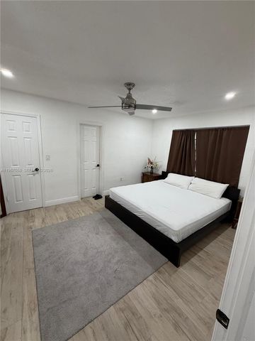 150 NE 164th St, Miami, FL 33162