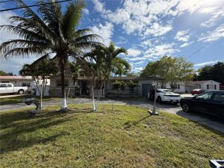 150 NE 164th St, Miami, FL 33162