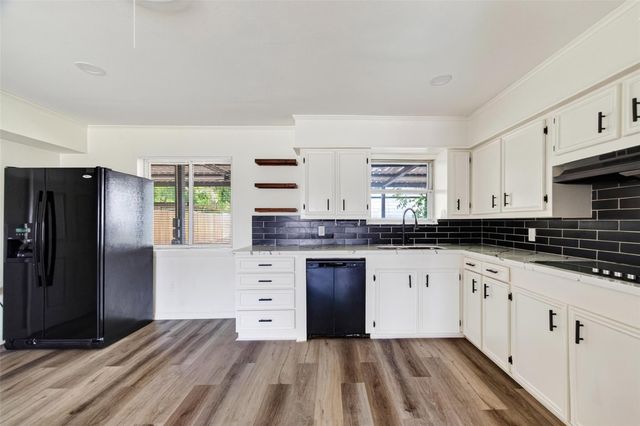 1308 W Dumble Street, Alvin, TX 77511