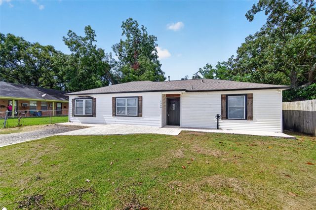 1308 W Dumble Street, Alvin, TX 77511