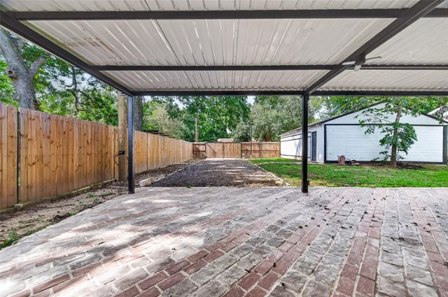 1308 W Dumble Street, Alvin, TX 77511