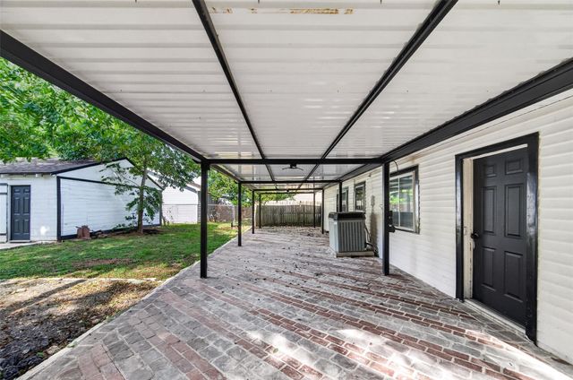1308 W Dumble Street, Alvin, TX 77511