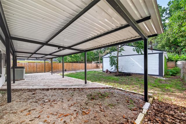 1308 W Dumble Street, Alvin, TX 77511