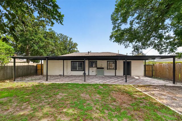 1308 W Dumble Street, Alvin, TX 77511