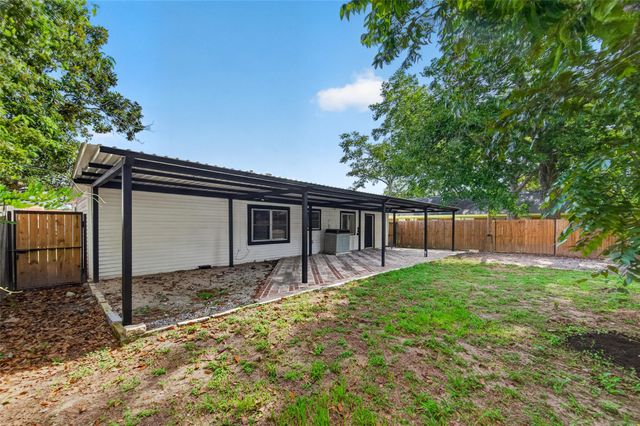 1308 W Dumble Street, Alvin, TX 77511