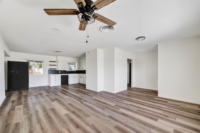 1308 W Dumble Street, Alvin, TX 77511