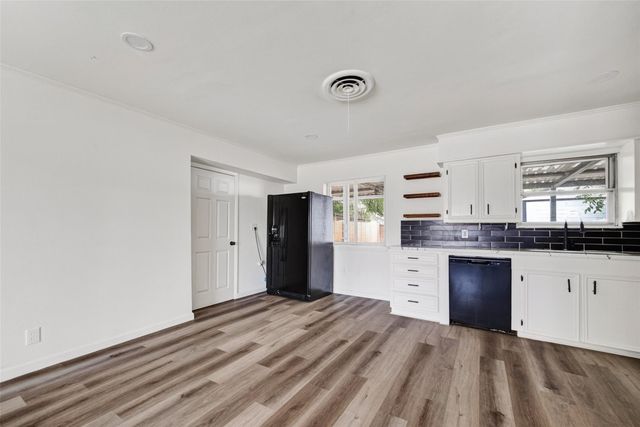 1308 W Dumble Street, Alvin, TX 77511
