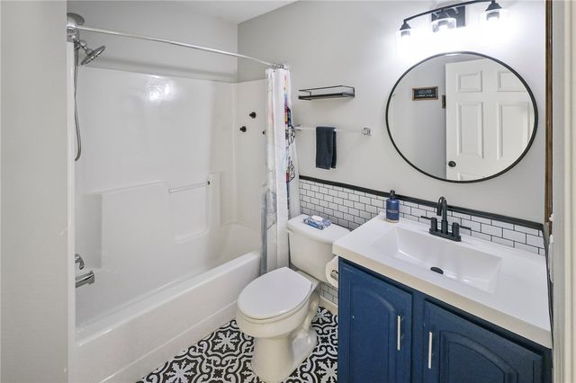 675 Village Green Boulevard East, Adams Twp, PA 16046