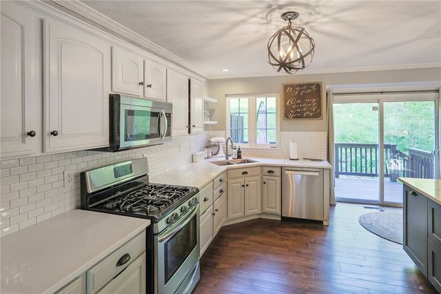 675 Village Green Boulevard East, Adams Twp, PA 16046