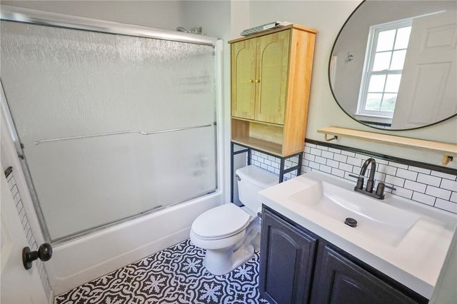 675 Village Green Boulevard East, Adams Twp, PA 16046