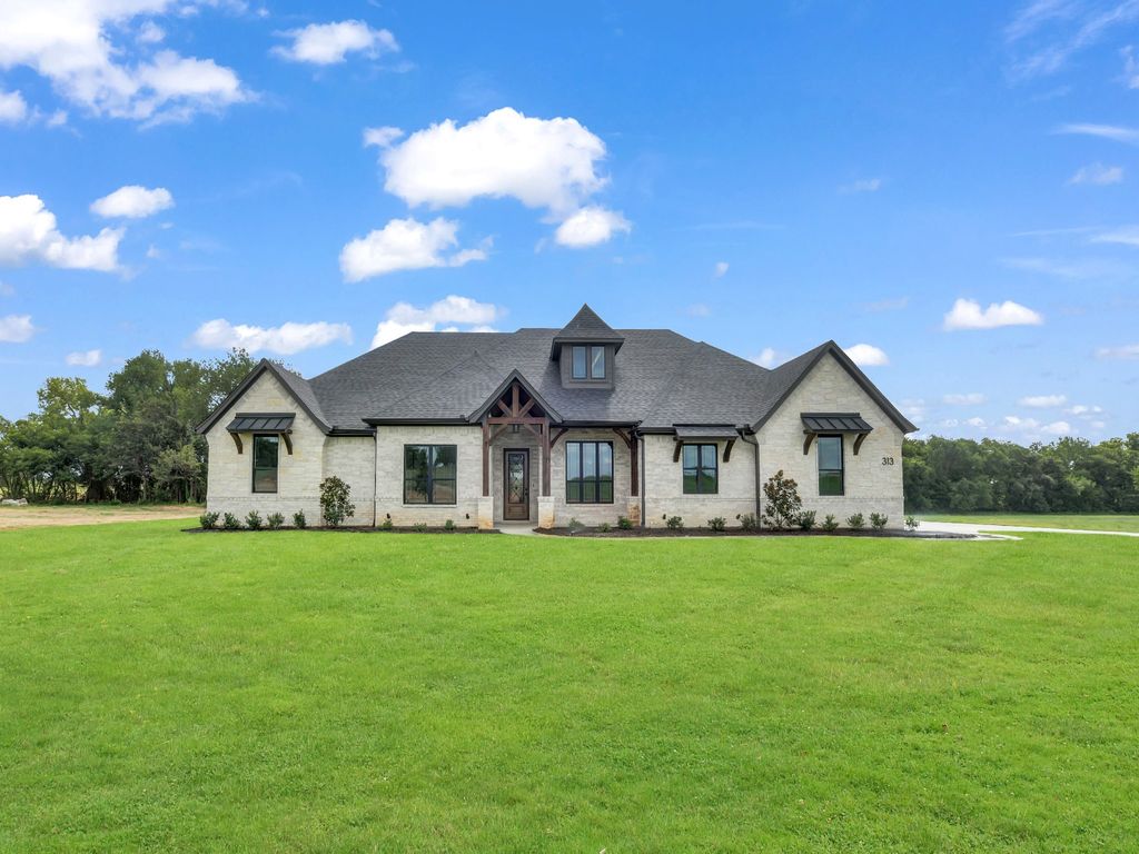 305 Wrangler Court, Weatherford, TX 76088