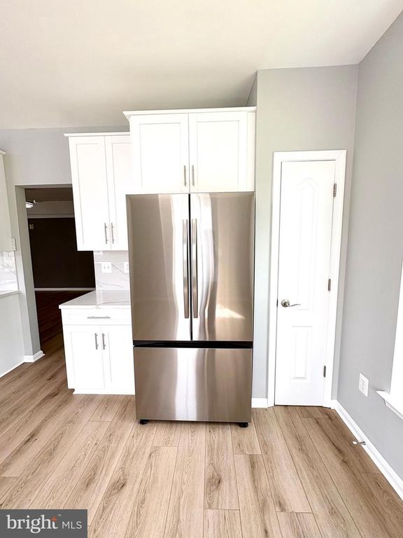 Image 10 of property listing at 8603 WINTERGREEN CT #303, Odenton, MD 21113