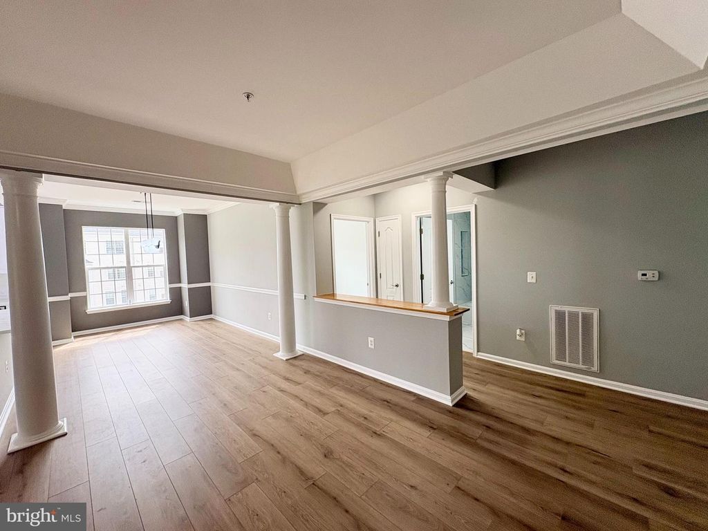 Image 15 of property listing at 8603 WINTERGREEN CT #303, Odenton, MD 21113