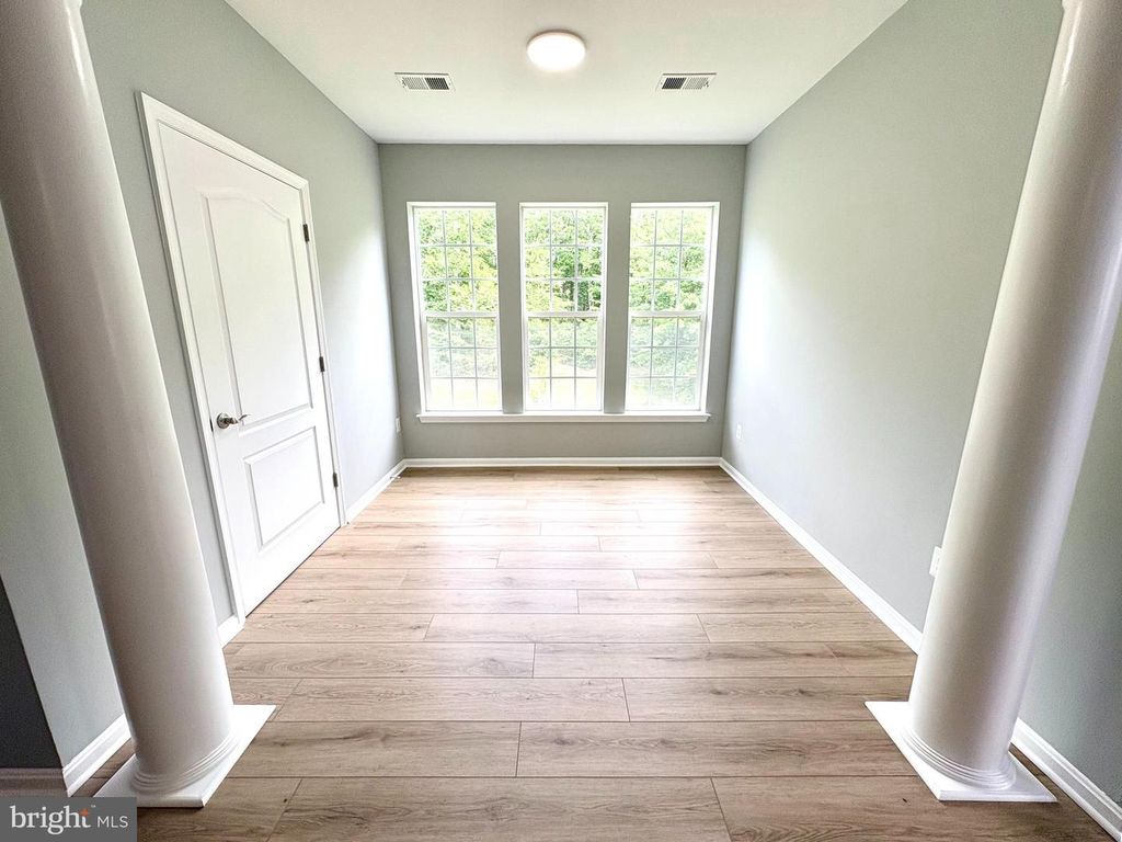 Image 16 of property listing at 8603 WINTERGREEN CT #303, Odenton, MD 21113