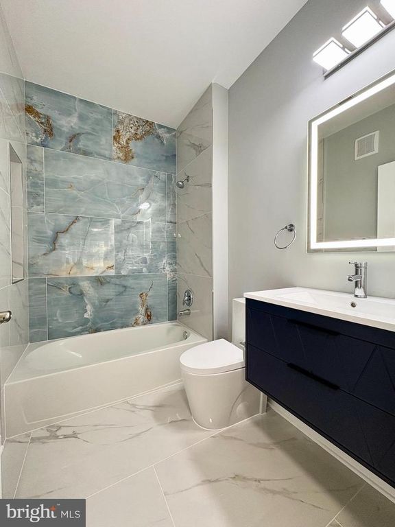 Image 18 of property listing at 8603 WINTERGREEN CT #303, Odenton, MD 21113