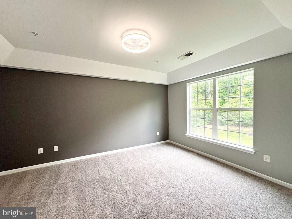 Image 19 of property listing at 8603 WINTERGREEN CT #303, Odenton, MD 21113
