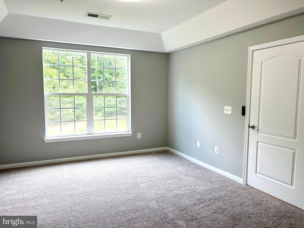 Image 20 of property listing at 8603 WINTERGREEN CT #303, Odenton, MD 21113