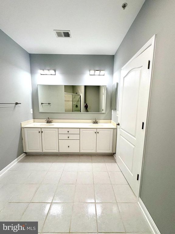 Image 22 of property listing at 8603 WINTERGREEN CT #303, Odenton, MD 21113