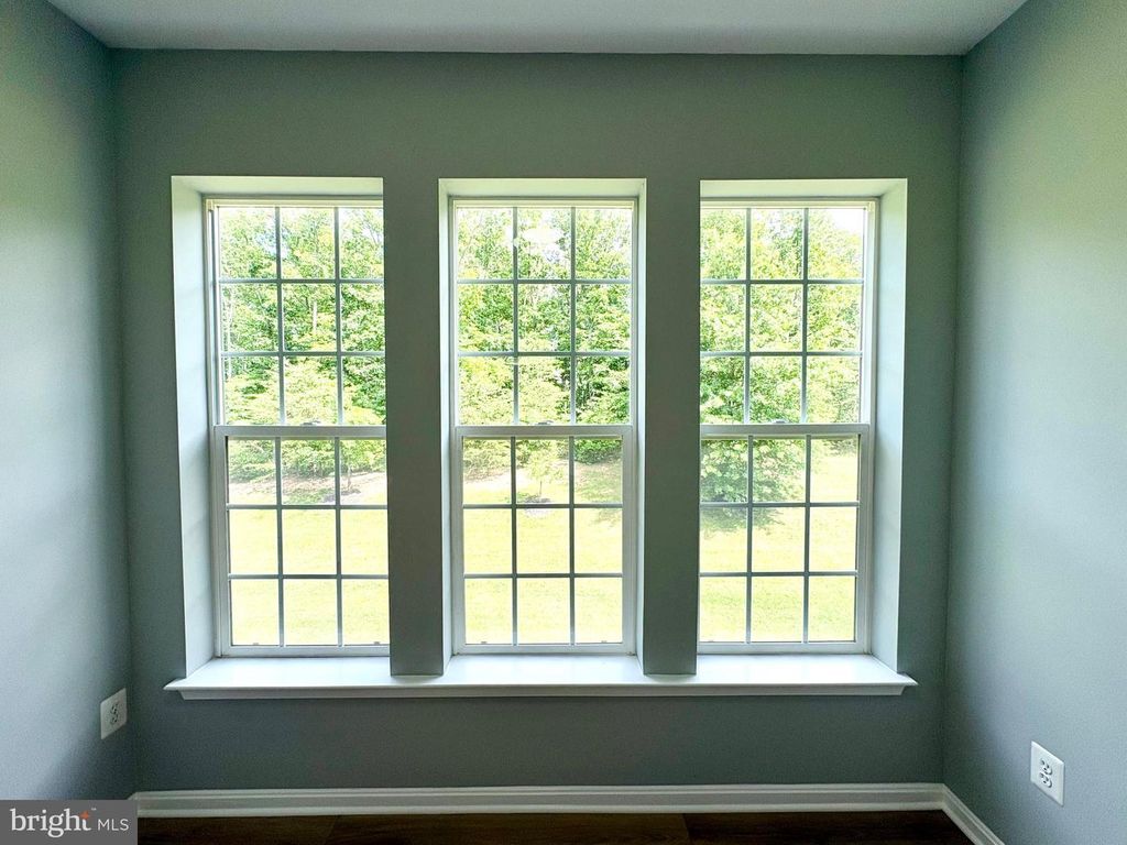 Image 25 of property listing at 8603 WINTERGREEN CT #303, Odenton, MD 21113