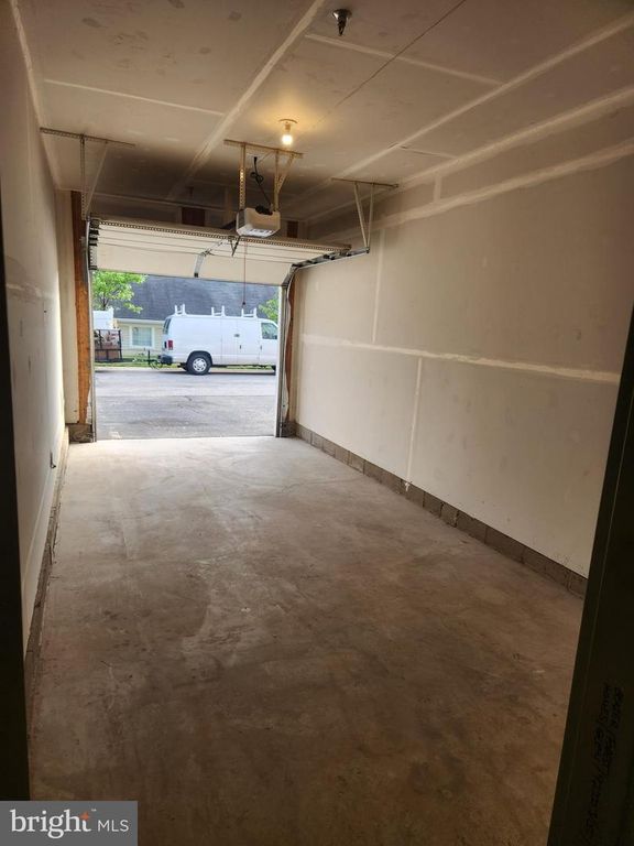 Image 30 of property listing at 8603 WINTERGREEN CT #303, Odenton, MD 21113