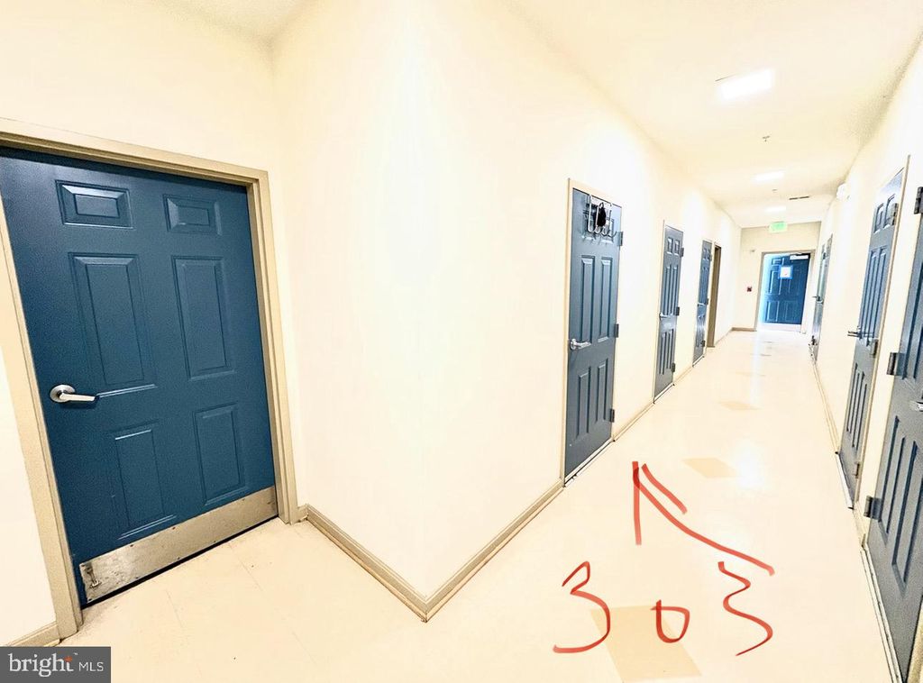 Image 32 of property listing at 8603 WINTERGREEN CT #303, Odenton, MD 21113