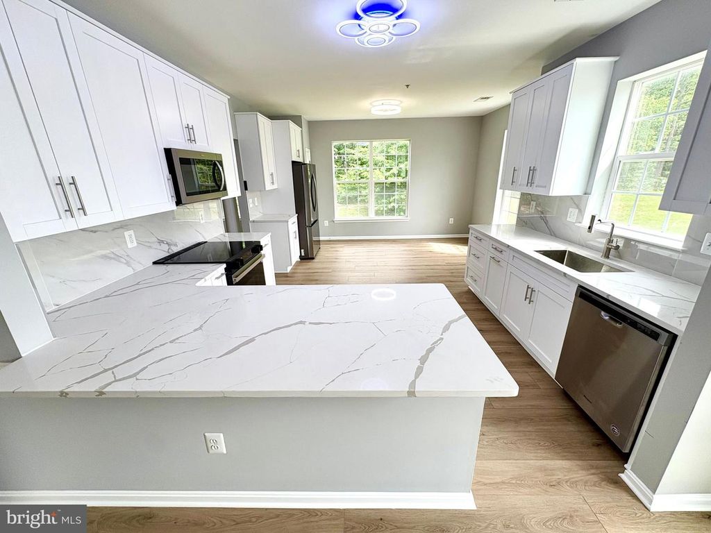 Image 4 of property listing at 8603 WINTERGREEN CT #303, Odenton, MD 21113
