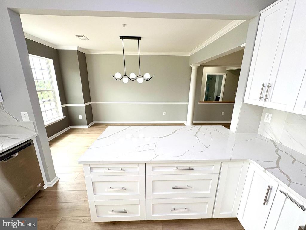 Image 5 of property listing at 8603 WINTERGREEN CT #303, Odenton, MD 21113