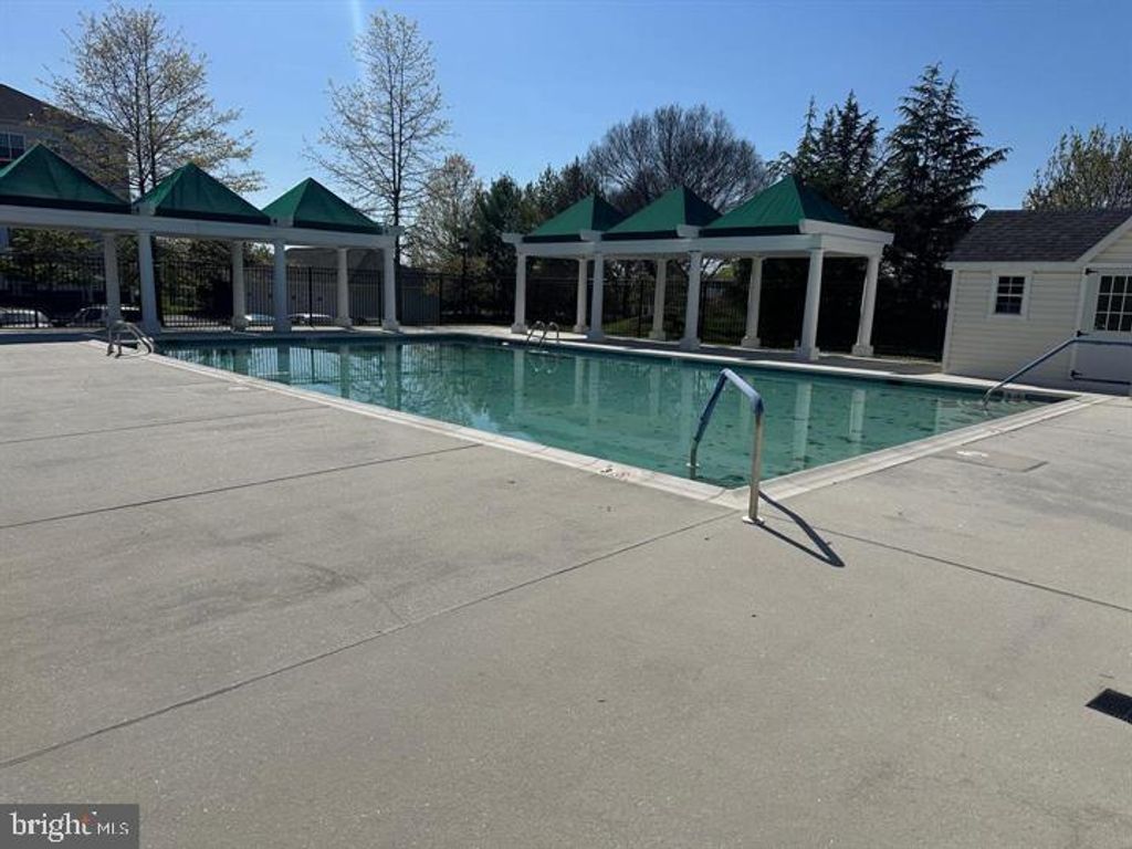 Image 54 of property listing at 8603 WINTERGREEN CT #303, Odenton, MD 21113