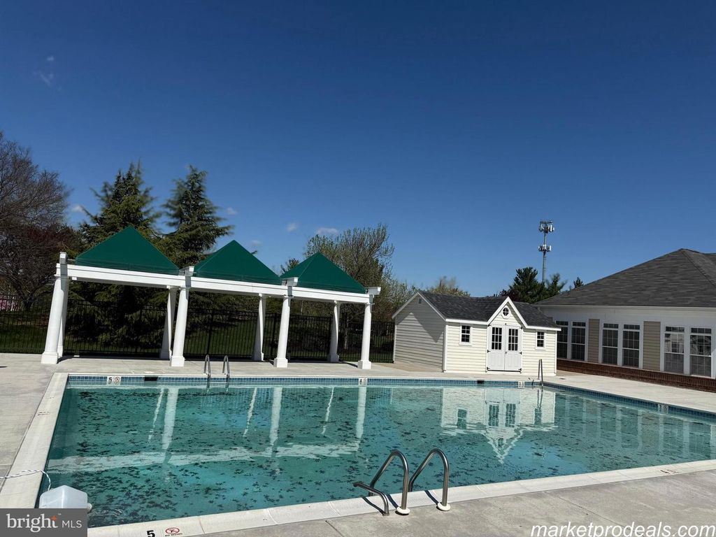 Image 55 of property listing at 8603 WINTERGREEN CT #303, Odenton, MD 21113