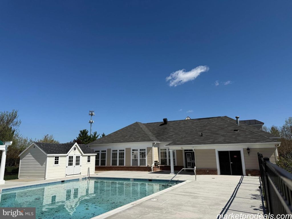 Image 56 of property listing at 8603 WINTERGREEN CT #303, Odenton, MD 21113