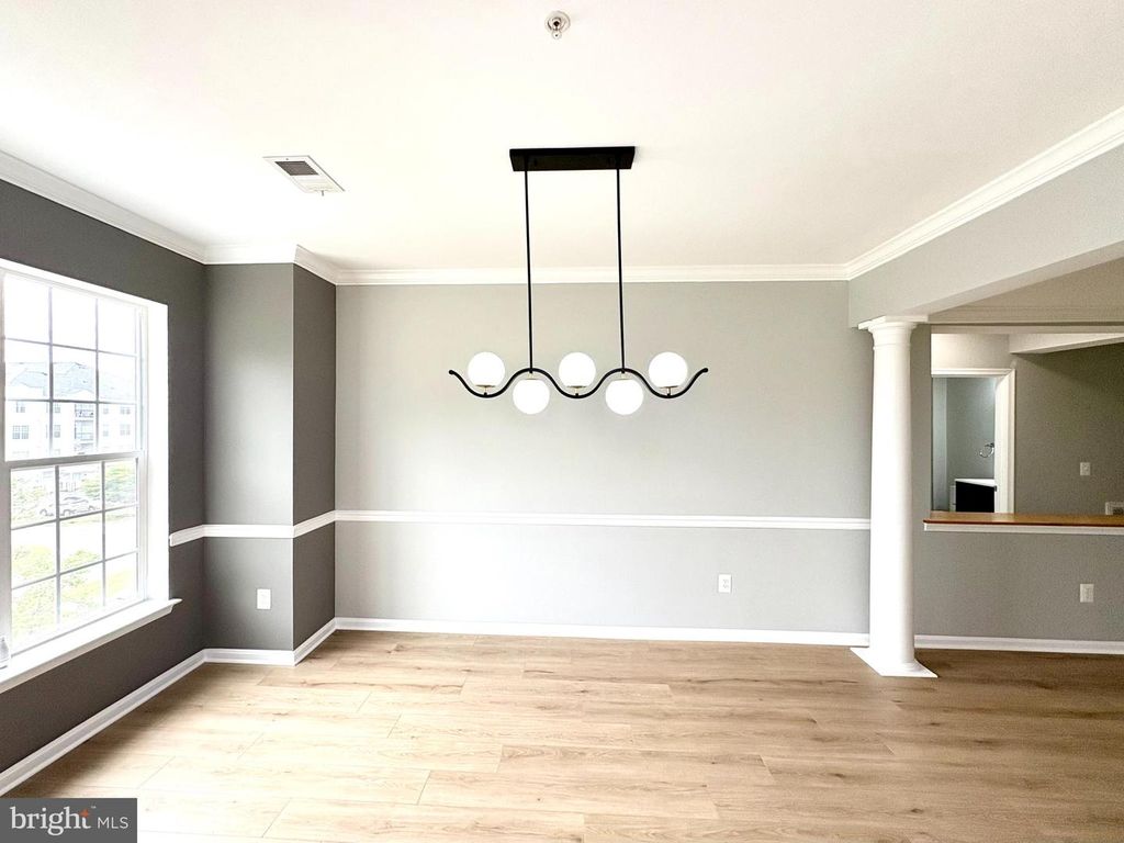 Image 6 of property listing at 8603 WINTERGREEN CT #303, Odenton, MD 21113