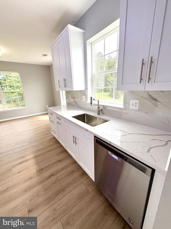 Image 8 of property listing at 8603 WINTERGREEN CT #303, Odenton, MD 21113