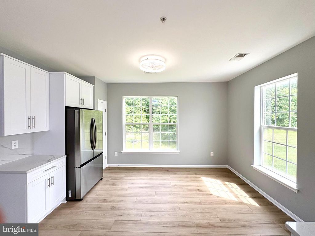 Image 9 of property listing at 8603 WINTERGREEN CT #303, Odenton, MD 21113