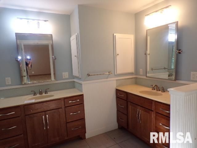 16 Wildwood Trail Trail, Bettendorf, IA 52722