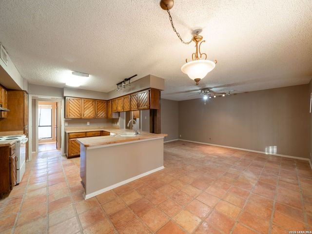 4534 Spotted Oak Woods, San Antonio, TX 78249