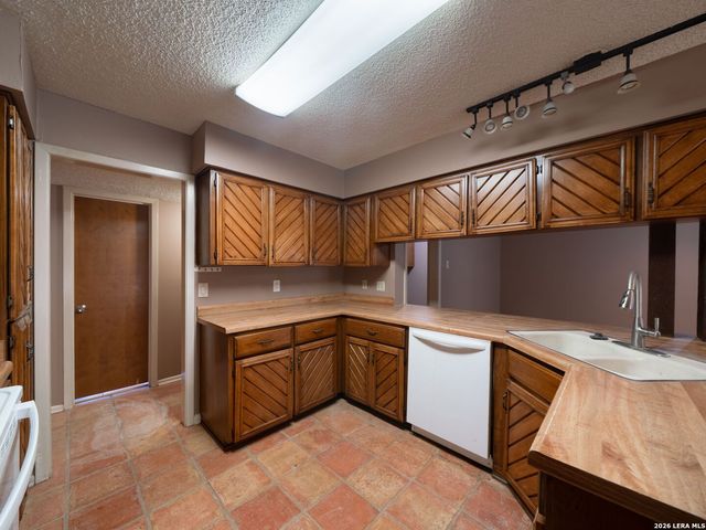 4534 Spotted Oak Woods, San Antonio, TX 78249