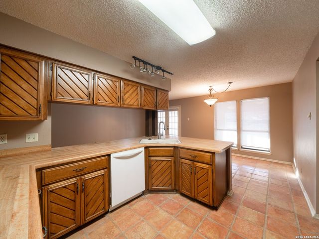 4534 Spotted Oak Woods, San Antonio, TX 78249