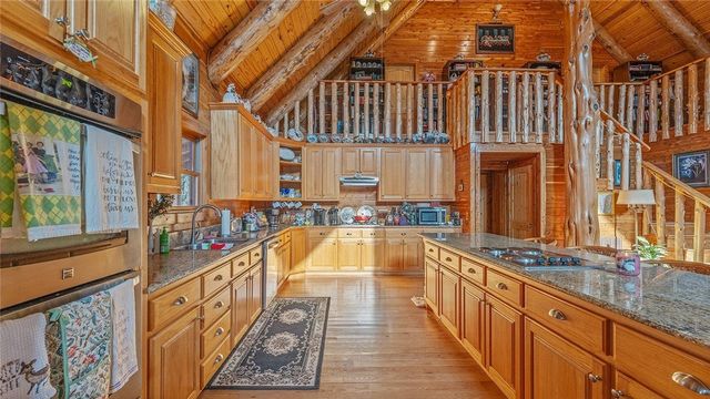 2852 Madison CR 2590, Kingston, AR 72742