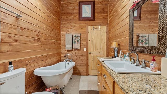 2852 Madison CR 2590, Kingston, AR 72742