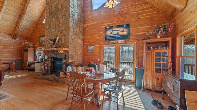 2852 Madison CR 2590, Kingston, AR 72742