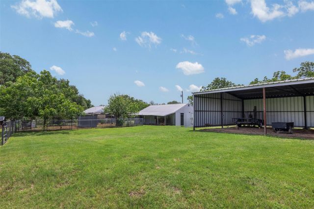 5030 Frenzel Road, Round Top, TX 78954