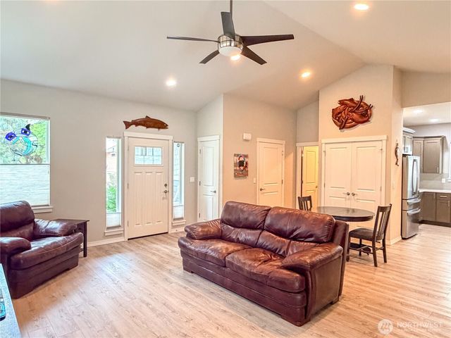 2252 W Rosecrans Court, Port Townsend, WA 98368